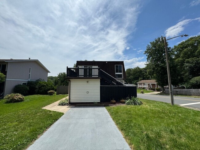 Primary Photo - Relaxing 3 Bed 2.5 Bath Single Family Home...