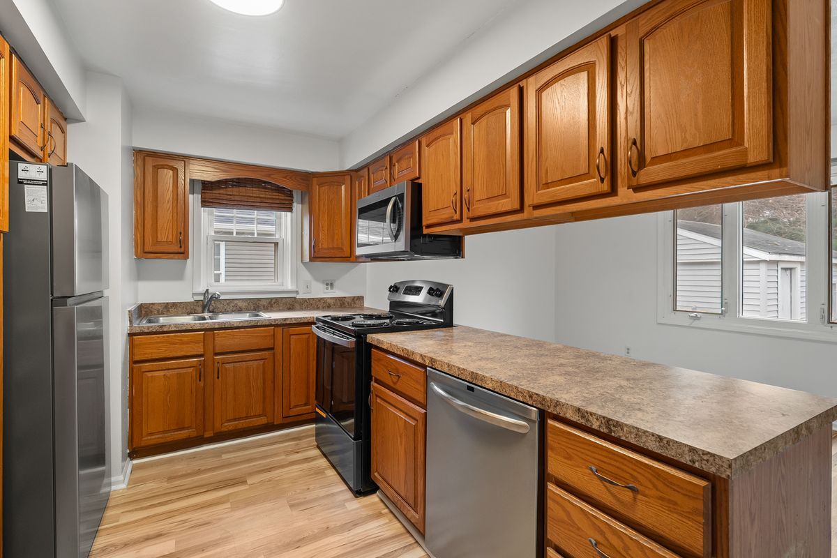 Building Photo - 423 Cornell Dr