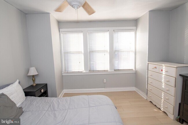 Building Photo - 2634 Edgemont St