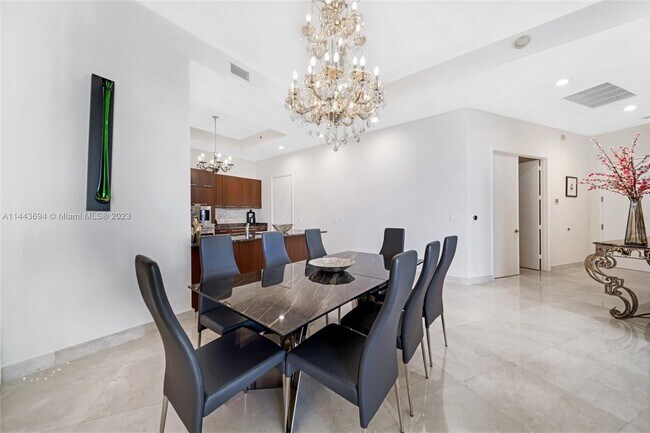 Building Photo - 15811 Collins Ave