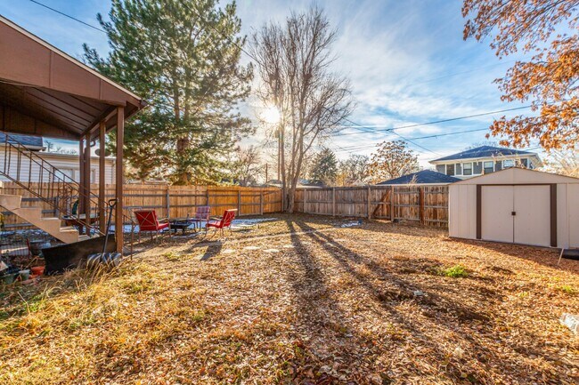 Building Photo - Charming Upper Unit Duplex in the Heart of Englewood!