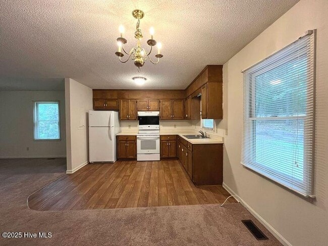 Building Photo - 902 Heather Trail