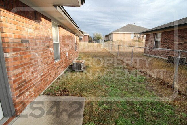 Building Photo - 2703 Lucille Dr