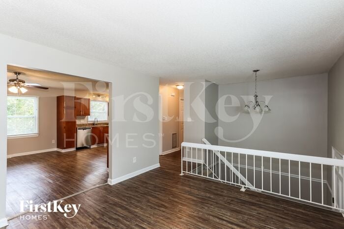Building Photo - 1231 Springhill Rd