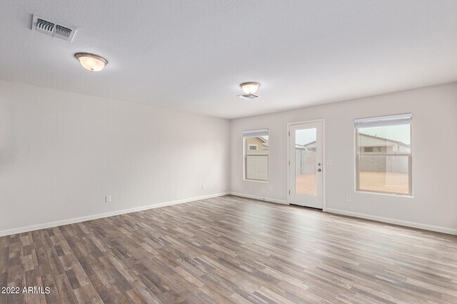 Building Photo - 1060 Palo Verde Ave