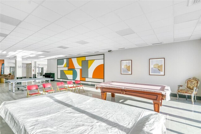 Building Photo - 3140 S Ocean Dr