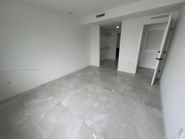 Building Photo - 14568 SW 261 St Ter