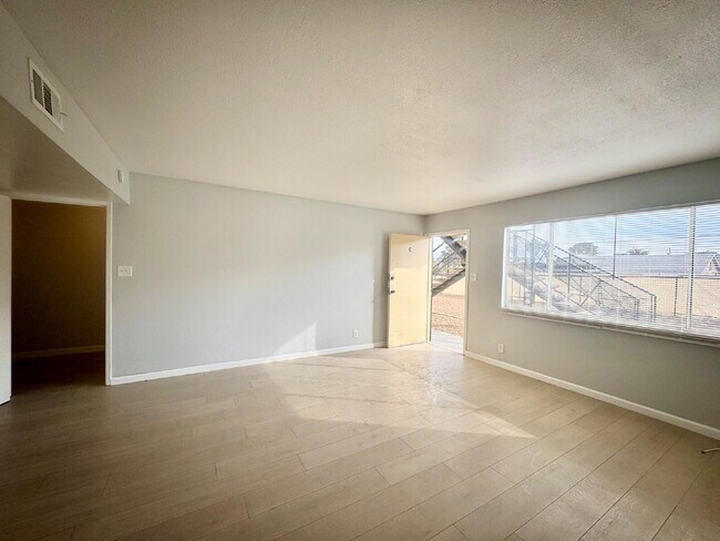 Building Photo - 922 N 1st St