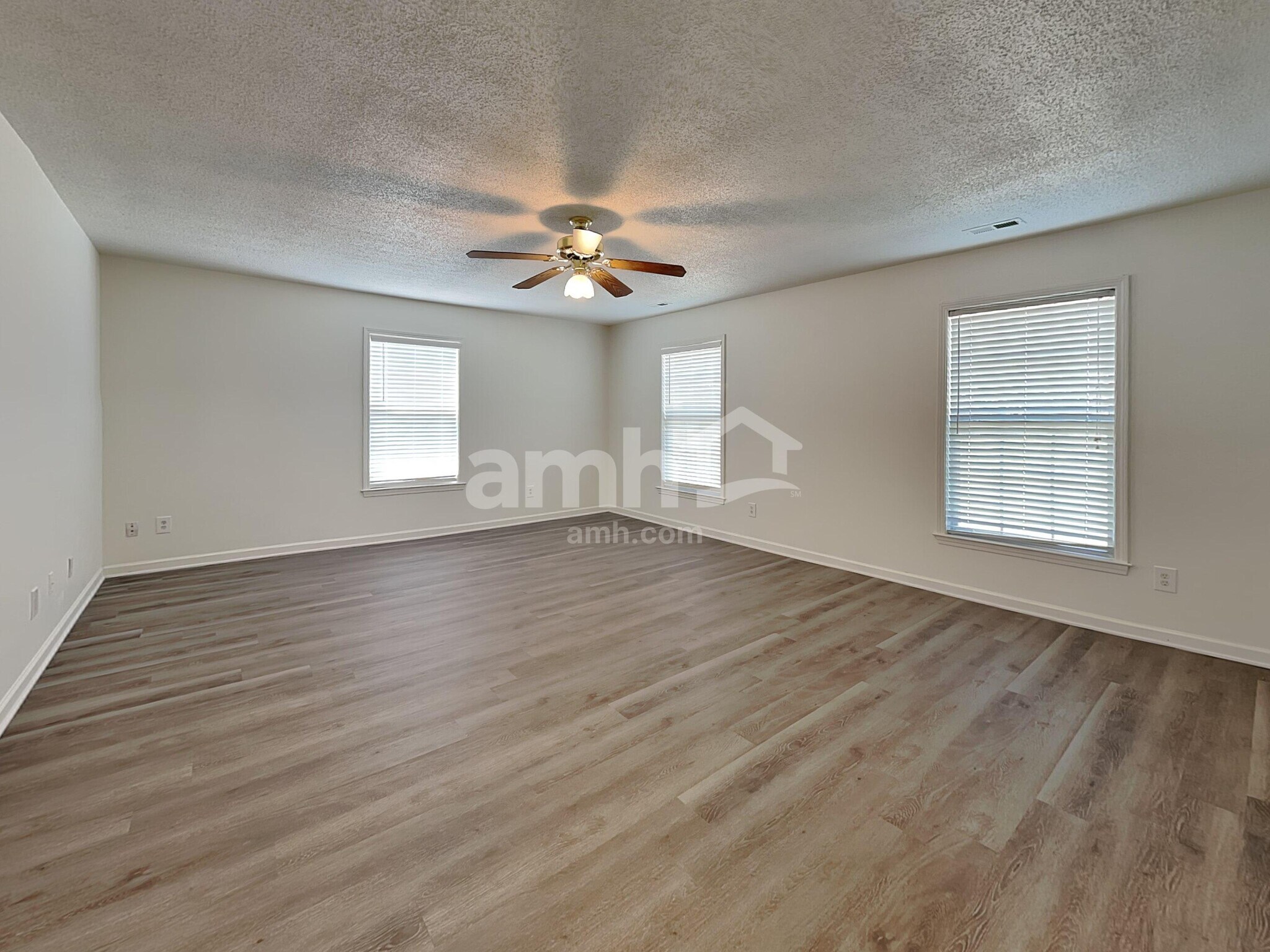 Building Photo - 1407 Hyalyn Ct