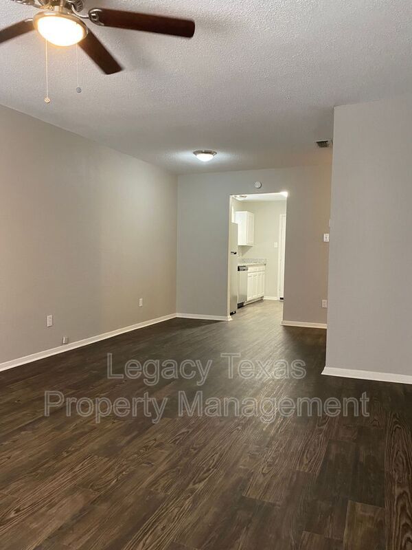 Building Photo - 1302 Berry Dr