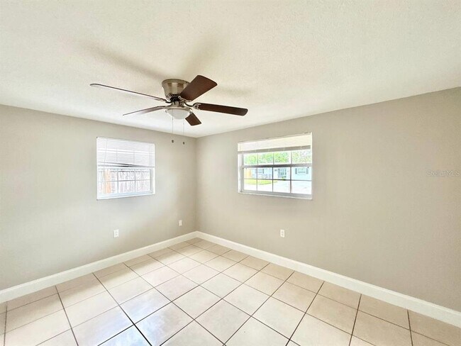 Building Photo - 3323 Fairmount Dr