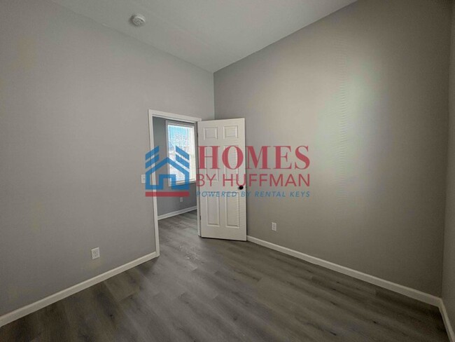 Building Photo - Two Bedroom House | Completely Updated