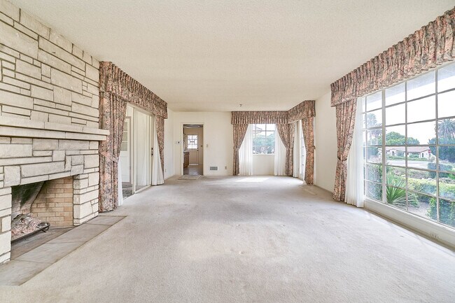 Building Photo - 2136 Paseo Del Mar