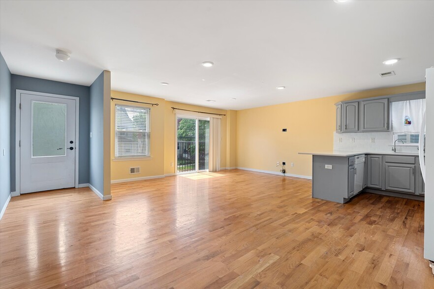 Open concept Livingroom - 221 Weequahic Ave