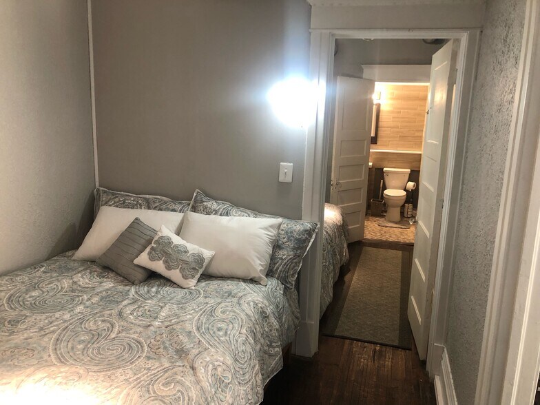 Room - 106 7th St