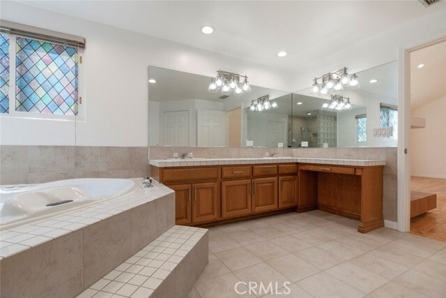 Building Photo - 2644 E Chevy Chase Dr