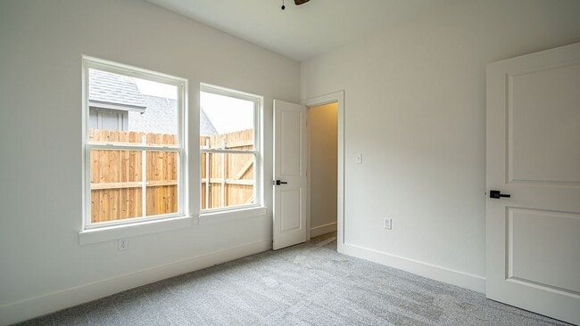 Building Photo - 2036 Salina Cir