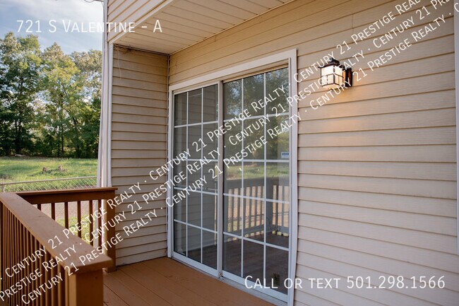 Building Photo - 721 S Valentine-A
