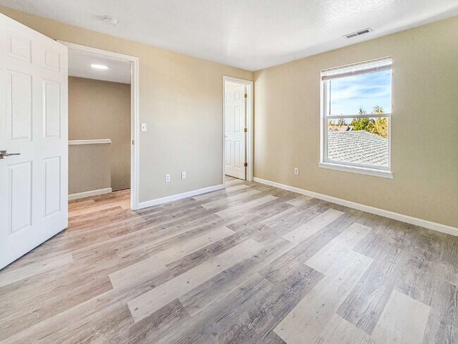 Building Photo - Spacious 3-bedroom Duplex in Wilkes Neighborhood **1 Portable AC unit included**