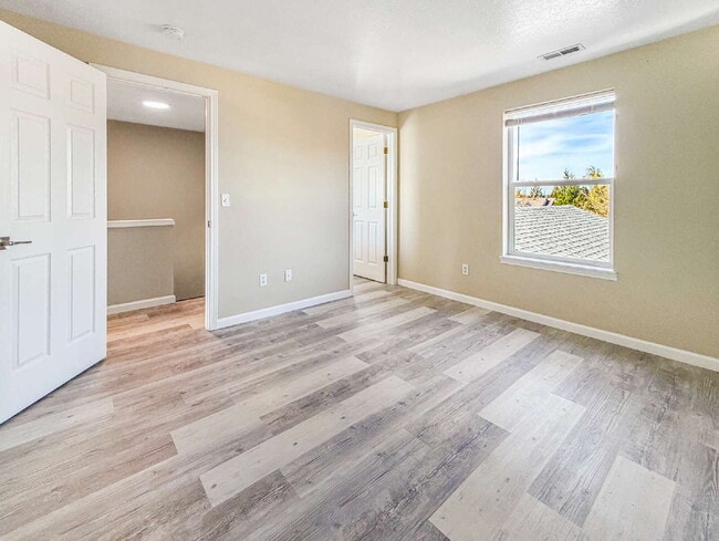 Building Photo - Spacious 3-bedroom Duplex in Wilkes Neighborhood