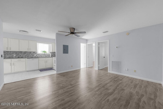 Building Photo - 107 2nd St S