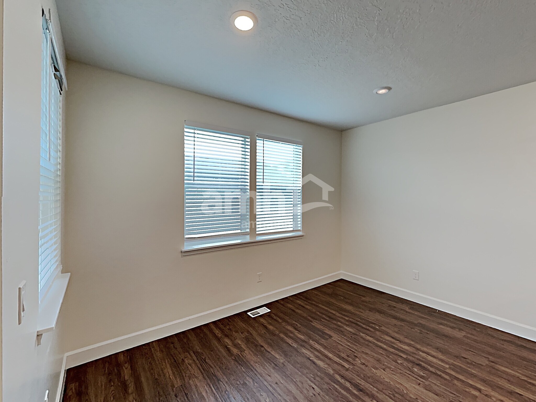 Building Photo - 2445 E Tumbleweed Rd