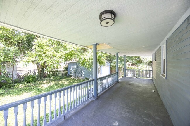 Building Photo - 1496 E 107th St