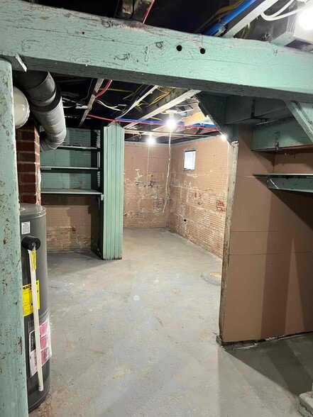 Building Photo - 914 Whittier Ave