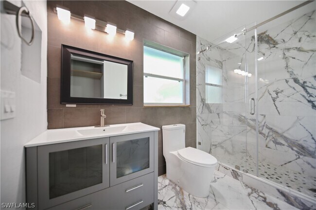 Building Photo - 390 35th Ave NE