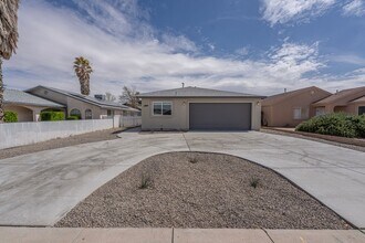 Building Photo - 4 Bedroom 2 Bathroom Home