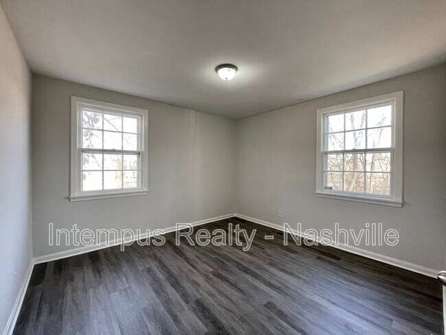 Building Photo - 109 W Trinity Ln