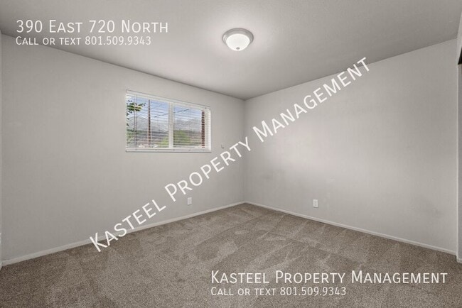 Building Photo - 390 720 N