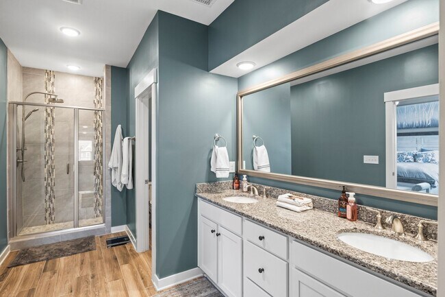 Building Photo - End Unit Townhome with many Upgrades - Downtown Wake Forest!