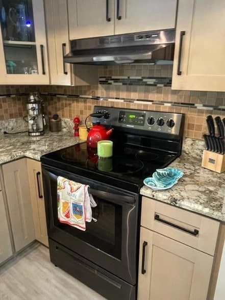 Building Photo - 5899 Parkwalk Dr