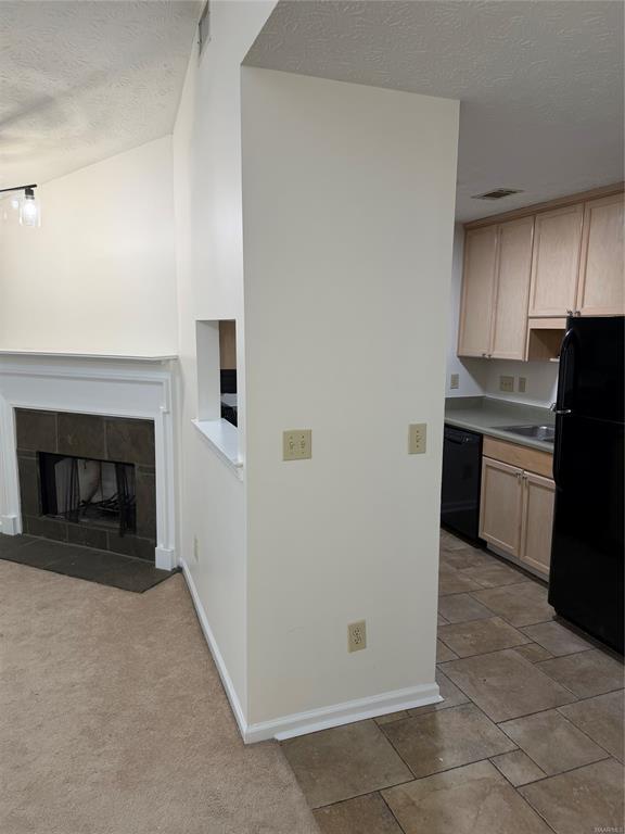 Building Photo - 6259 Bell Gables