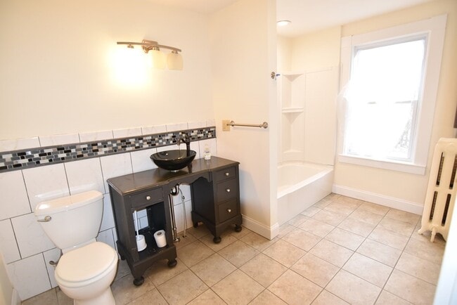 Building Photo - 20-24-24 Walnut St