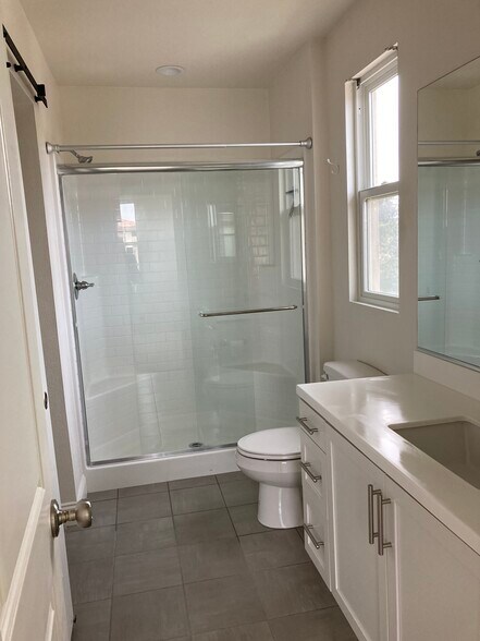 Building Photo - 38 S Saticoy Ave