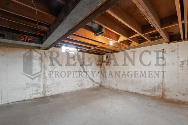 Building Photo - 3401 S Walnut St