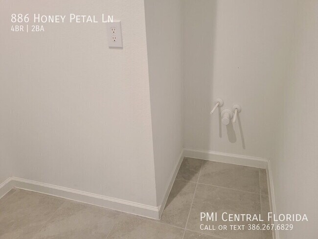 Building Photo - 886 Honey Petal Ln