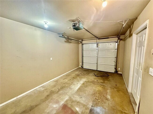 Building Photo - 1431 W Jct St