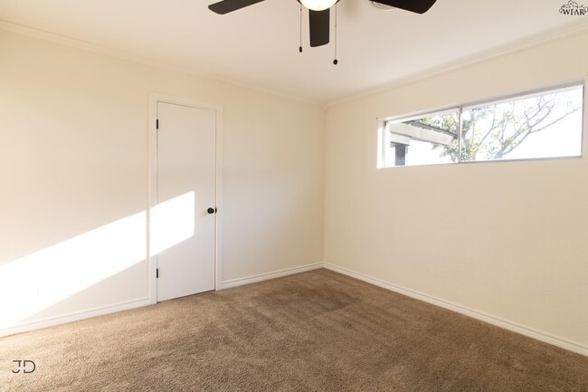 Building Photo - 674 Bell Rd S