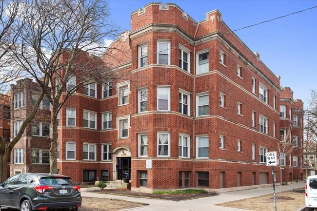 Building Photo - 2 bedroom in Chicago IL 60626