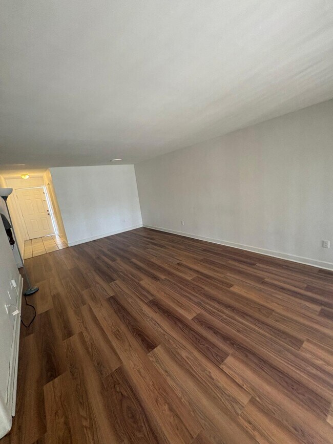 Building Photo - 1501 Crescent