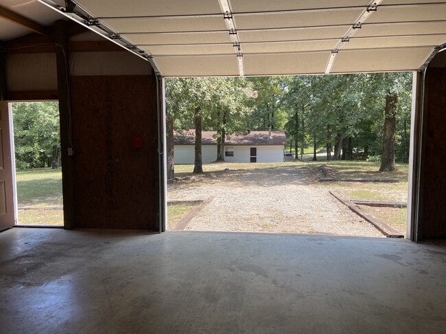 Building Photo - 18601 Honeysuckle Ln