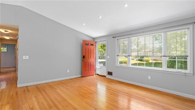 Building Photo - 40 Sachem Rd