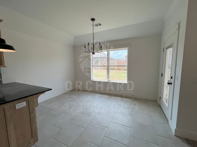 Building Photo - 1021 Silver Birch St