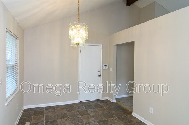 Building Photo - 2404 Glenmore Ct