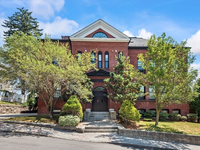 Building Photo - 28 Adams St