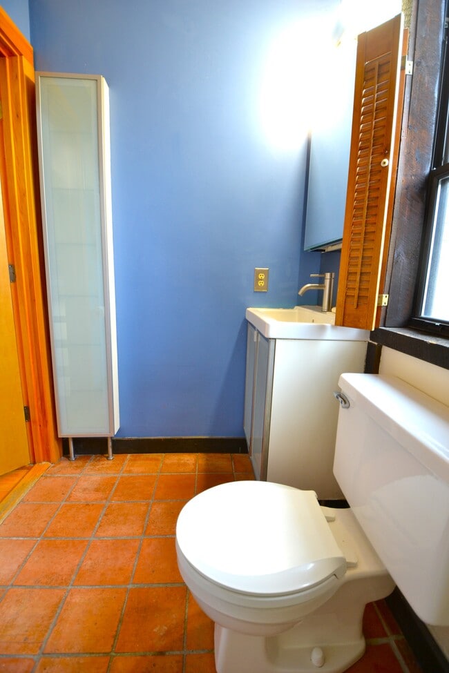 Building Photo - 36 Irving St