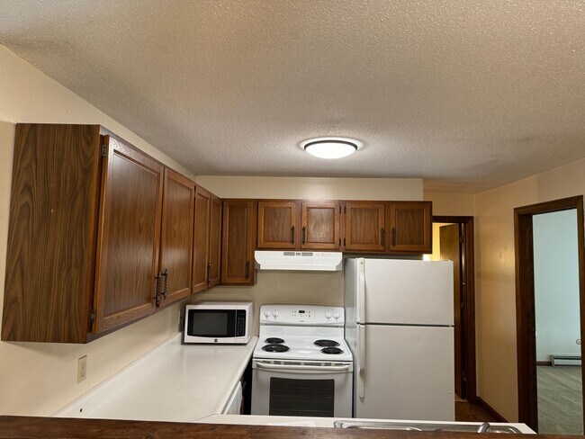 Building Photo - 2 bedroom, 1 bathroom in West Lebanon